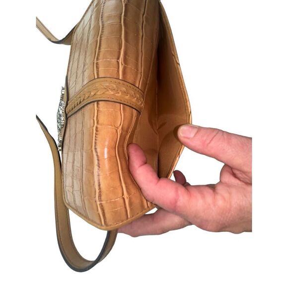 Bueno Tan Crossbody Wallet Purse Shoulder Bag Butterfly Embossed Gator Croc 2in1 - Picture 9 of 11